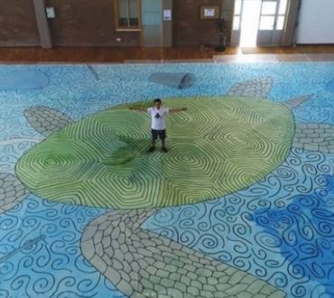 17χρονος Κύπριος μαθητής μπήκε στο Βιβλίο Γκίνες για τη μεγαλύτερη ζωγραφιά στον κόσμο (βίντεο)