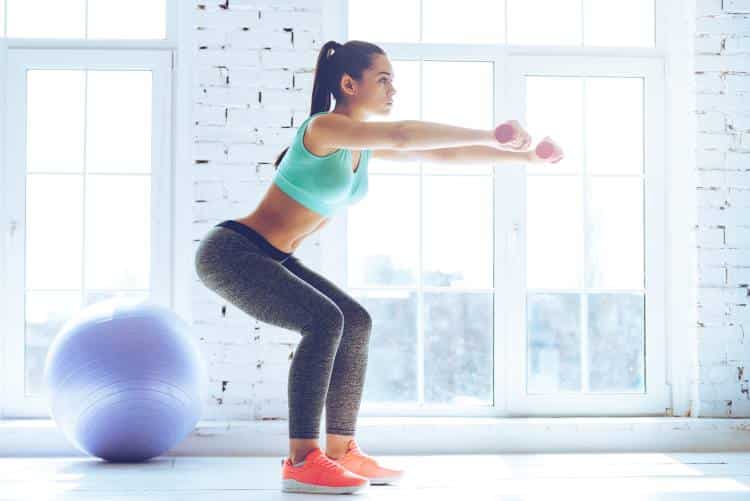 5 απλές ασκήσεις για όλο το σώμα που γίνονται εύκολα στο σπίτι