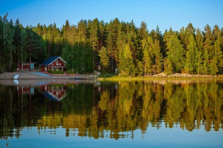 Η Φινλανδία προσφέρει δωρεάν διαμονή σε όσους θέλουν να μάθουν τα «μυστικά» της ευτυχίας
