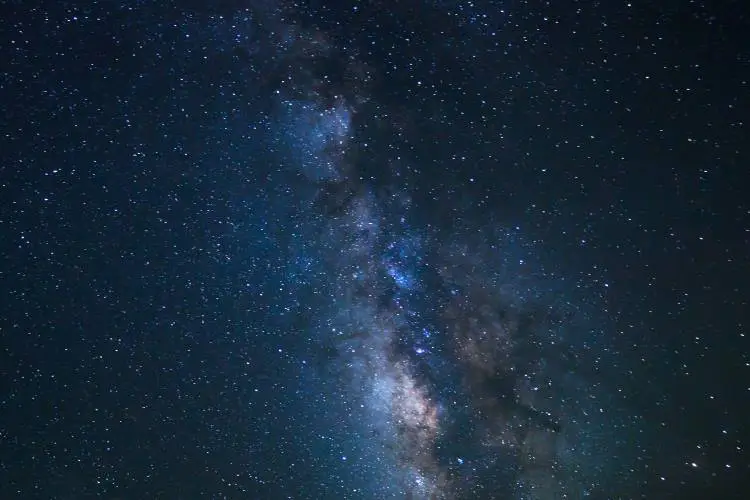 H NASA μας θυμίζει πόσο μικροί είμαστε μέσα στο απέραντο σύμπαν (Βίντεο)