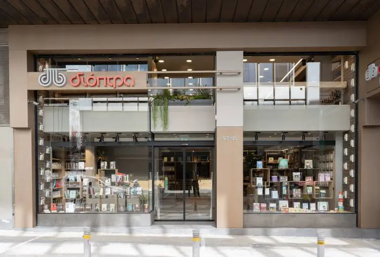 Βιβλία με θέα τη ζωή! Νέος χώρος Διόπτρα Books & Life στο κέντρο της Αθήνας