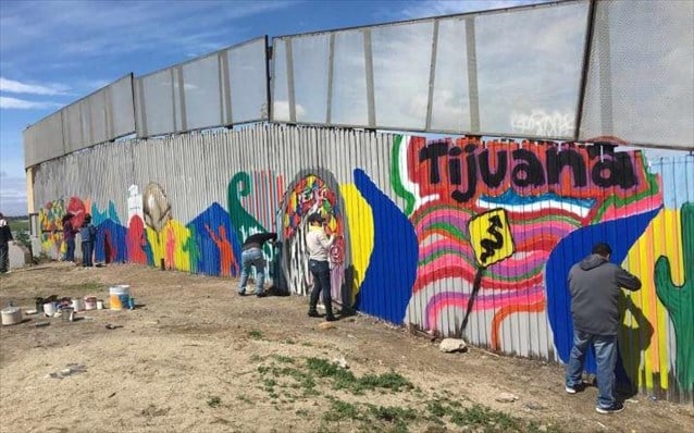 Τα σύνορα Μεξικού – ΗΠΑ μεταμορφώθηκαν σε μια πολύχρωμη «τοιχογραφία Αδελφοσύνης»