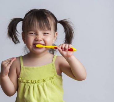 Βούρτσισμα δοντιών: Ποια είναι η σωστή διάρκεια, σύμφωνα με τους επιστήμονες
