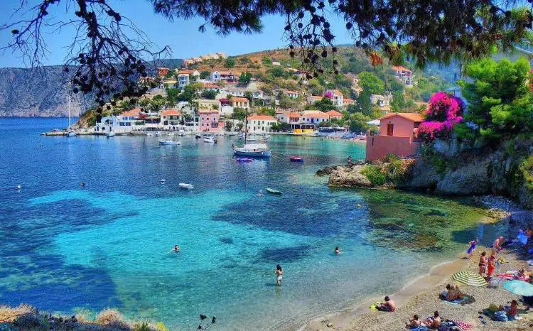 10 από τα πιο όμορφα χωριά των Ελληνικών νησιών (Φωτογραφίες)