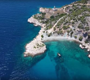 Κόγχη: Ένας μικρός κρυφός παράδεισος γεμάτος Αιγαίο βρίσκεται νότια της Σαλαμίνας (Βίντεο)