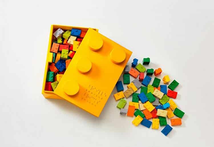 Η Lego κυκλοφορεί στην αγορά τουβλάκια με γραφή Braille για παιδιά με προβλήματα όρασης