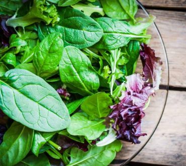 Πόσο υγιεινές είναι οι έτοιμες, κομμένες σαλάτες;