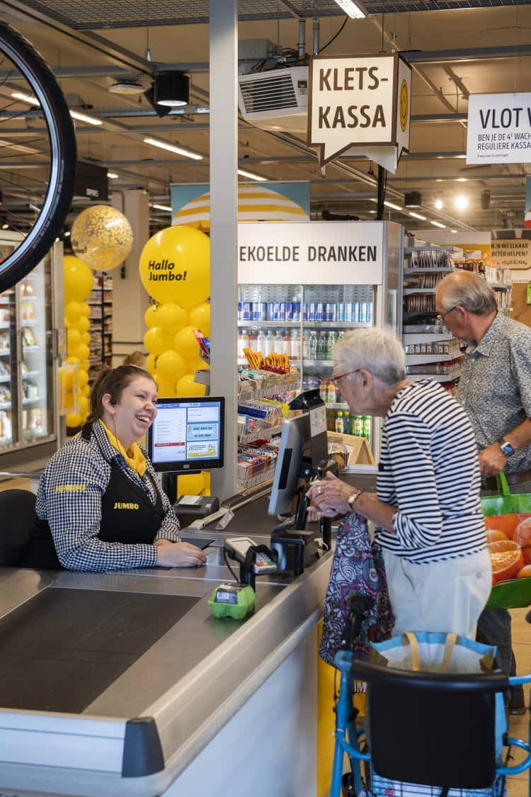 Σουπερμάρκετ στην Ολλανδία ανοίγει «ταμείο συζήτησης» για να βοηθήσει στην αντιμετώπιση της μοναξιάς