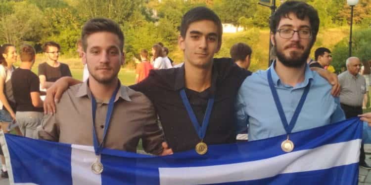 Έλληνες φοιτητές από το ΕΚΠΑ κέρδισαν τρία μετάλλια σε Παγκόσμιο Διαγωνισμό Μαθηματικών