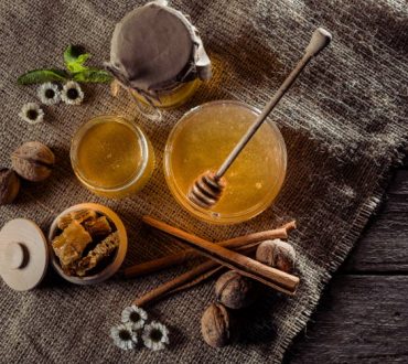 Μέλι και κανέλα: Ένας συνδυασμός με πολλαπλά οφέλη για την υγεία