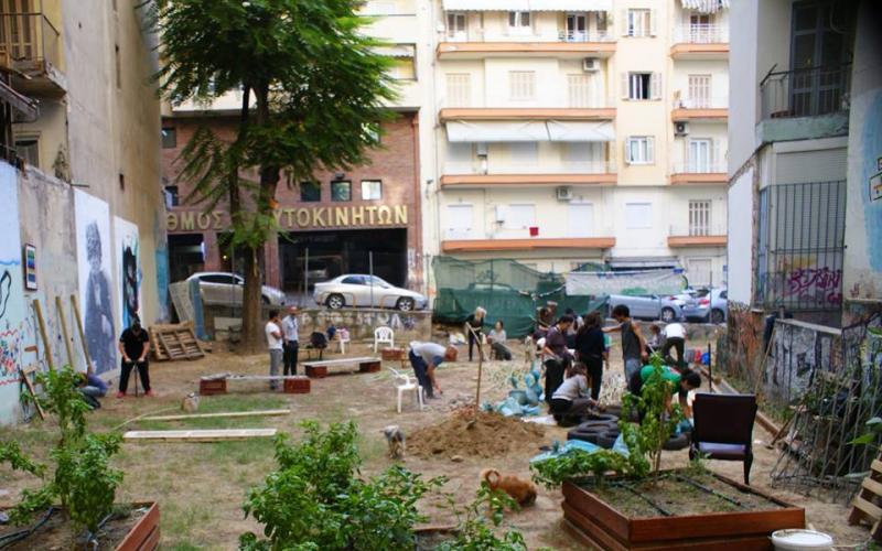 Πάρκο Τσέπης: Κάτοικοι στη Θεσσαλονίκη μετέτρεψαν οικόπεδο σε όαση πρασίνου και παιχνιδιού