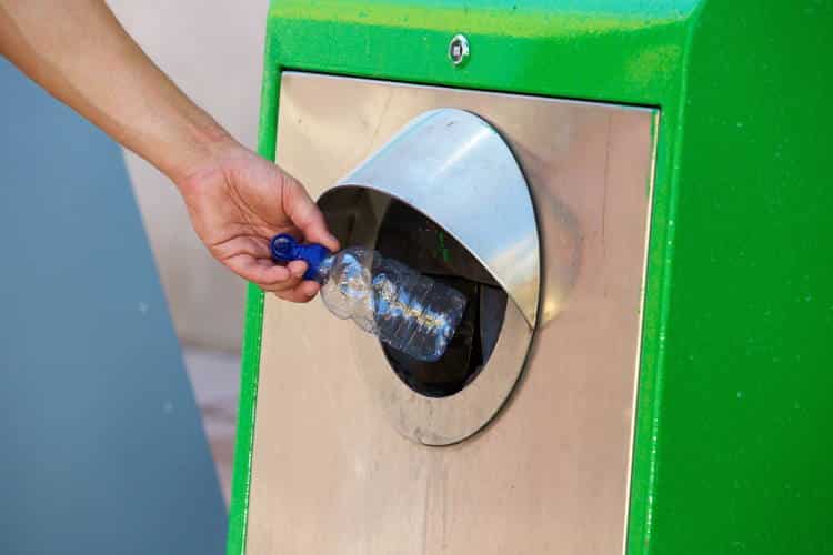 Ρώμη: Οι κάτοικοι μπορούν να ανακυκλώσουν μπουκάλια με αντάλλαγμα εισιτήρια μετρό και λεωφορείου