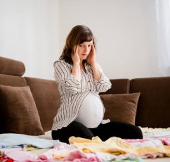 Κατάθλιψη και εγκυμοσύνη: Πώς συνδέονται και ποια είναι τα συμπτώματα