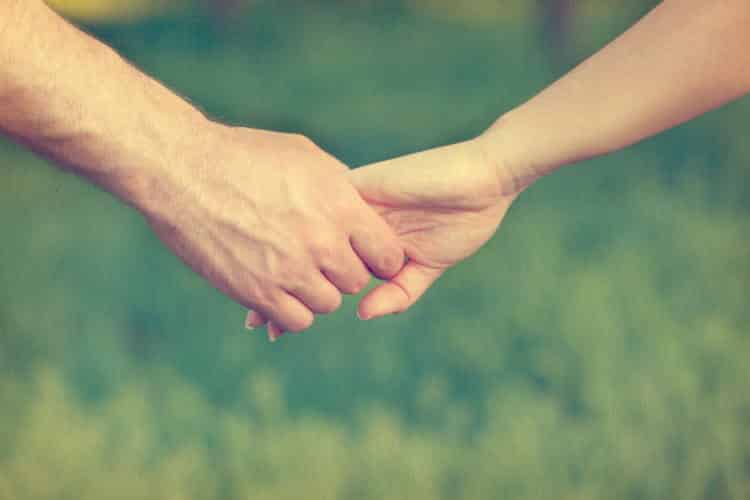 Τι σημαίνει «εμπιστοσύνη» σε μια σχέση και πώς μπορούμε να την αποκαταστήσουμε
