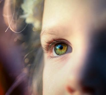 6 συνήθειες που βλάπτουν την όρασή μας, σύμφωνα με τους ειδικούς