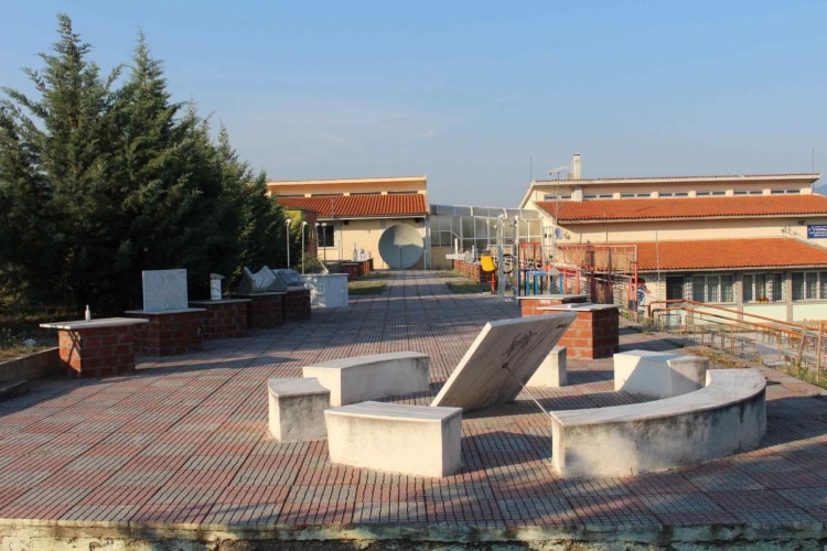Το μοναδικό ελληνικό σχολείο που έχει αστρονομικό παρατηρητήριο και πάρκο ηλιακών ρολογιών βρίσκεται στη Δράμα