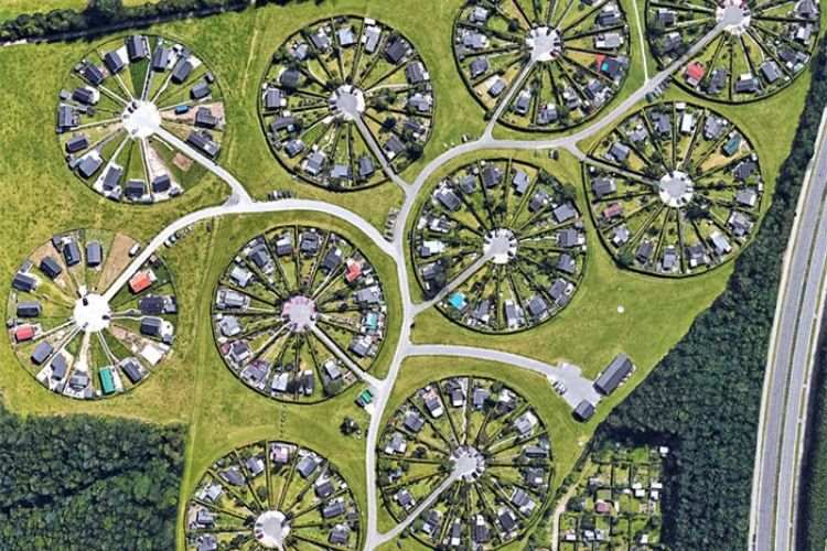 Η κοινότητα της Δανίας που μαγεύει με τους κυκλικούς της κήπους (Φωτογραφίες)