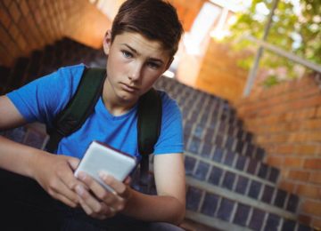 Μέσα κοινωνικής δικτύωσης και παιδιά: Πώς να τα βοηθήσουμε να μην πέσουν στην παγίδα της σύγκρισης