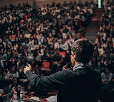 5 τρόποι να ξεπεράσουμε τον φόβο ομιλίας μπροστά σε κοινό