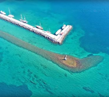 Το σύγχρονο συμβιώνει δίπλα στο παλιό -Το βυθισμένο λιμάνι της Αρχαίας Ερέτριας (Βίντεο)