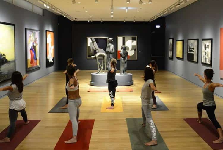 Η τέχνη συναντά την γιόγκα – Το μουσείο Γουλανδρή ξεκινά μαθήματα ανάμεσα σε γλυπτά και πίνακες