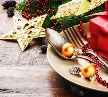 6 απλοί τρόποι να οργανώσουμε αποτελεσματικά το χριστουγεννιάτικο τραπέζι