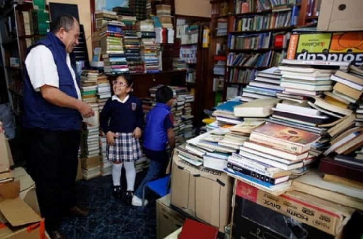 Κολομβία: Οδηγός απορριμματοφόρου έφτιαξε βιβλιοθήκη για τα φτωχά παιδιά μαζεύοντας βιβλία από τα σκουπίδια