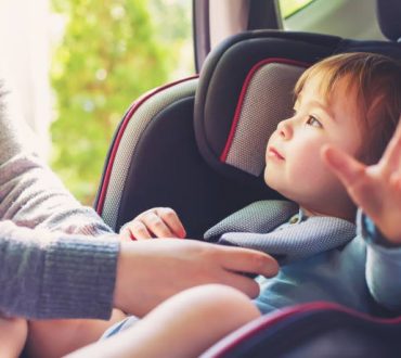 Πώς να χρησιμοποιήσουμε σωστά τα παιδικά καθίσματα αυτοκινήτου