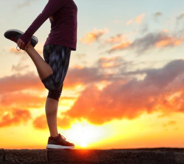 5 απλές ασκήσεις για να ανακουφιστούμε από τον πόνο στα γόνατα