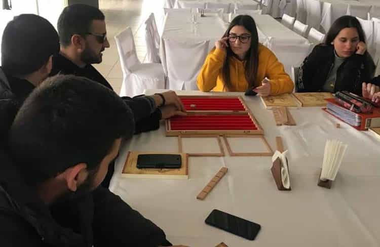 Games4All: Μαθητές λυκείου στην Κύπρο κατασκεύασαν τάβλι για άτομα με προβλήματα όρασης
