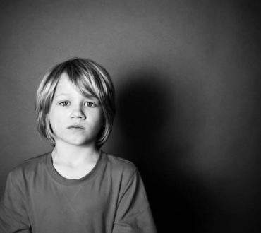 4 τρόποι που οι γονείς μπορούν να βλάψουν την αυτοεκτίμηση του παιδιού