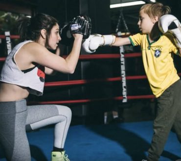Δασκάλα του μποξ μαθαίνει σε παιδιά με αυτισμό πώς να αποκτήσουν δύναμη και αυτοπεποίθηση
