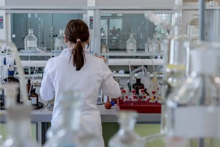 Εξέταση αίματος θα εντοπίζει τι προκαλεί τα προβλήματα μνήμης σε κάθε ασθενή