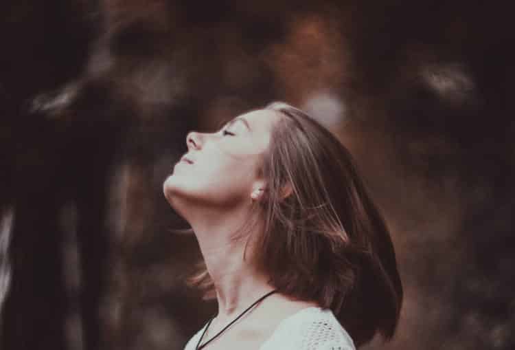 Πώς η επιβράδυνση της αναπνοής αναζωογονεί τον οργανισμό – Η επίδραση του Breathwork