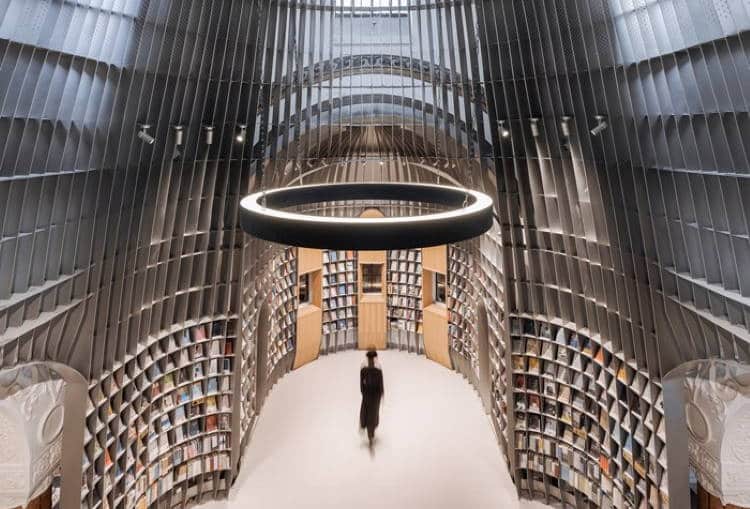 Σαγκάη: Ιστορική εκκλησία μεταμορφώνεται σε ατμοσφαιρικό βιβλιοπωλείο (Φωτογραφίες)