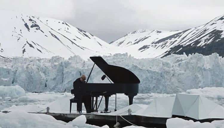«Ελεγεία για την Αρκτική»: Πιανίστας δίνει παράσταση για το περιβάλλον στον Αρκτικό Ωκεανό! (βίντεο)