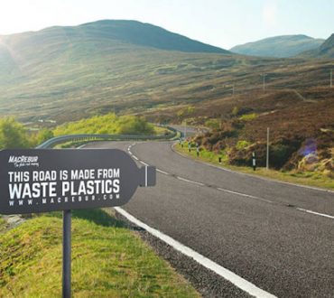 Σκωτία: Εταιρία μετατρέπει πλαστικά μπουκάλια σε άσφαλτο που αντέχει 3 φορές περισσότερο από την κανονική