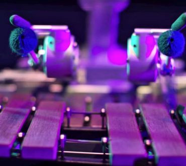 Σιμόν: Το πρώτο ρομπότ τεχνητής νοημοσύνης που παίζει και γράφει μουσική και στίχους