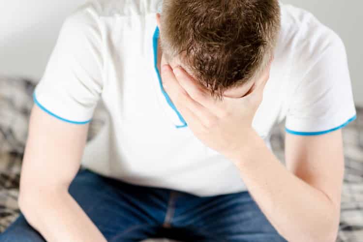Κατάθλιψη κλινική και χρόνια: Συμπτώματα, αίτια και τρόποι αντιμετώπισης