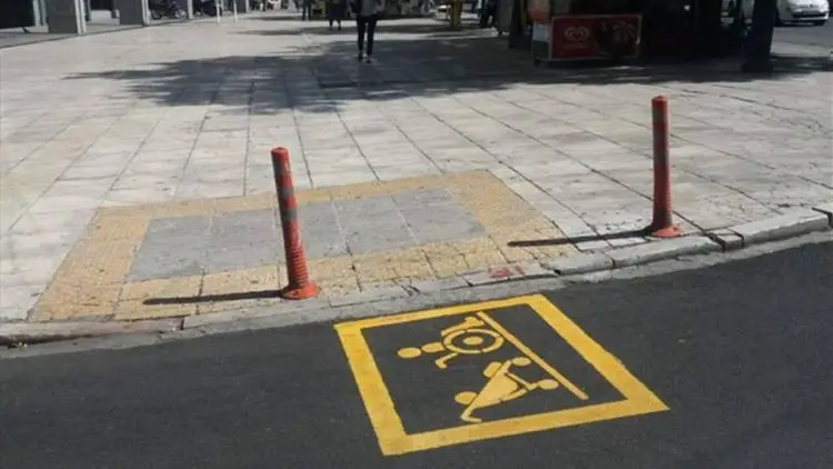 Σε εξέλιξη Πρόγραμμα του Δήμου Αθηναίων για τη διευκόλυνση πεζών και ανθρώπων με αναπηρία