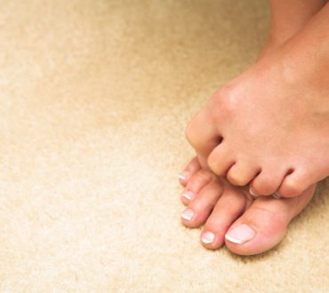 Τι υποδεικνύει το χρώμα των νυχιών στα πόδια για την υγεία σας;