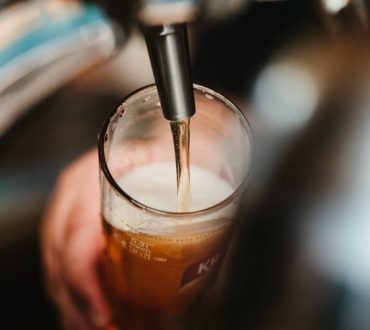 Η Αυστραλία χρησιμοποιεί τις μπύρες που δεν καταναλώθηκαν λόγω καραντίνας για να παράγει ανανεώσιμη ενέργεια