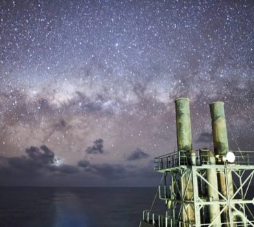 Ναυτικός φωτογραφίζει τους εκπληκτικούς σχηματισμούς του γαλαξία μας ταξιδεύοντας στον ωκεανό