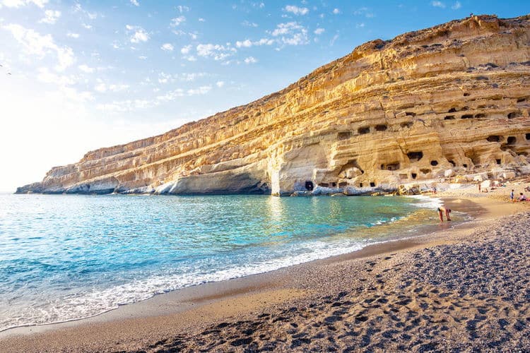 Η διασημότερη ελληνική παραλία των 60s που τη μάθαμε από τους… ξένους