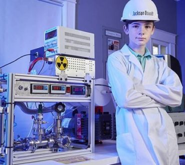 ΗΠΑ: Έφηβος γίνεται ο νεότερος άνθρωπος που πετυχαίνει πυρηνική σύντηξη στο δωμάτιό του
