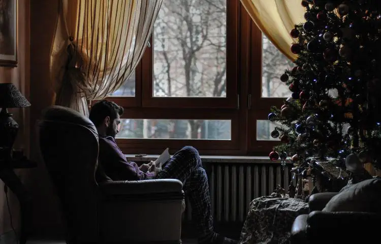 Πώς να φροντίσουμε την ψυχική μας υγεία κατά τη διάρκεια αυτών των Χριστουγέννων