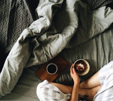 7 ανθυγιεινές πρωινές συνήθειες που επηρεάζουν την υπόλοιπη μέρα μας