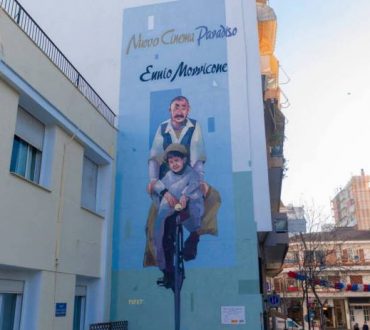 Ennio Morricone: Εντυπωσιάζει η επιβλητική δημόσια τοιχογραφία στη Λάρισα προς τιμήν του