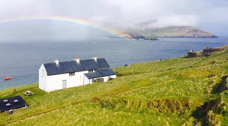 Χιλιάδες οι αιτήσεις για θέσεις φροντιστών σε ένα απομονωμένο παραμυθένιο νησί της Ιρλανδίας