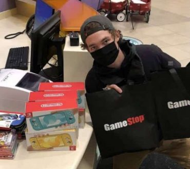 20χρονος επενδυτής της GameStop κέρδισε 30.000 δολάρια και δώρισε βιντεοπαιχνίδια σε παιδικό νοσοκομείο